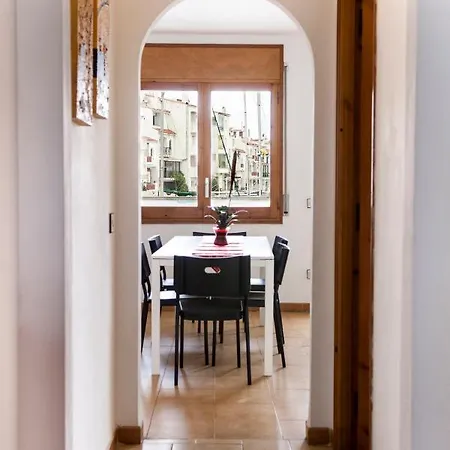 Edificio La Sardana Apartment