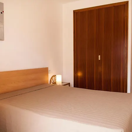 Edificio La Sardana Apartment *