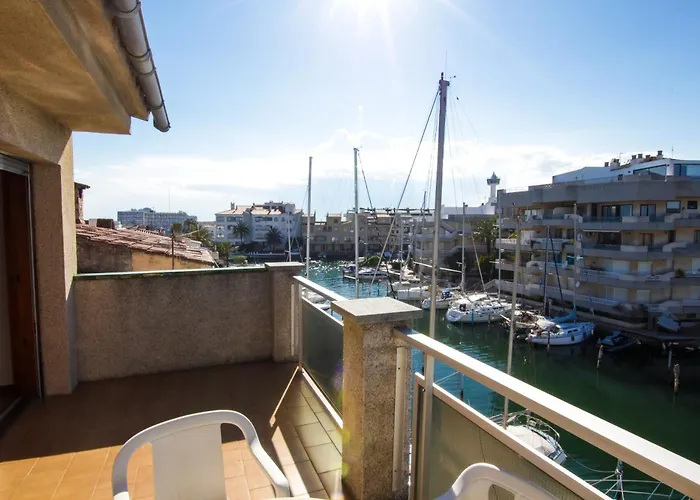 Apartman Edificio La Sardana *